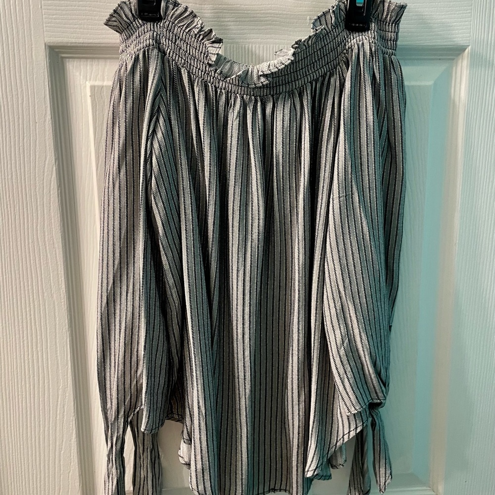 Michael Michael Kors women blouse top that’s off the shoulders